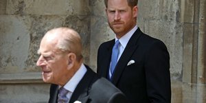 Ο πρίγκιπας Φίλιππος με τον πρίγκιπα Χάρι