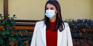 βασίλισσα Λετίθια με φόρεμα