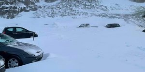 ΙΧ κάτω από το χιόνι στη Σαμοθράκη