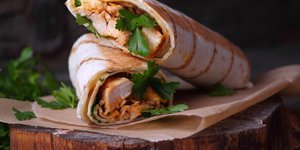 Σάντουιτς με τορτίγια και κοτόπουλο