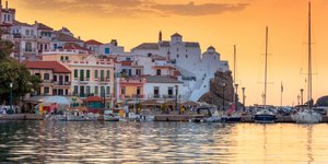 Σκόπελος ηλιοβασίλεμα Παναγίτσα του Πύργου