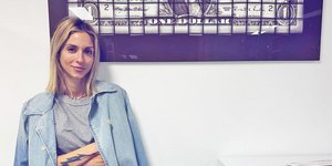 Σοφία Καρβέλα παλτό τζιν