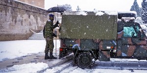 Και ο στρατός στη μάχη για την αντιμετώπιση της κακοκαιρίας «Μήδεια» -Θα καθαρίζει τον δρόμο στα συνεργεία του ΔΕΔΔΗΕ