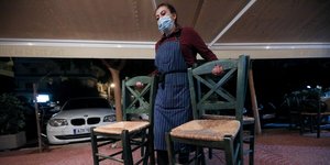 συν-εργασια καρέκλες