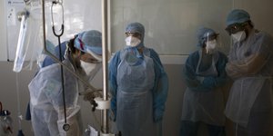 τεσσερις γιατροι