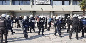 Θεσσαλονίκη: 31 συλλήψεις κατά την αστυνομική επιχείρηση στο κτίριο διοίκησης του ΑΠΘ