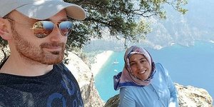 Ο 40χρονος Τούρκος με την σύζυγό του στην άκρη του γκρεμού