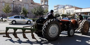 τρακτερ πισω εκκλησια