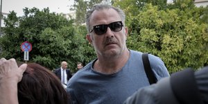 τσαρουχας γυαλια ηλιου