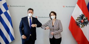 Ο Μιλτιάδης Βαρβιτσιώτης με την αυστριακή ομόλογό του