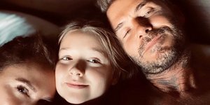 H Χάρπερ Μπέκαμ με τους γονείς της, Βικτόρια και Ντέιβιντ
