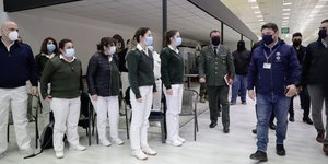 Ο Νίκος Χαρδαλιάς στο mega εμβολιαστικό κέντρο Θεσσαλονίκης