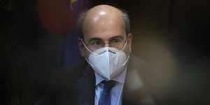 Κωστης Χατζηδάκης μασκα Ν95
