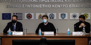 Εκτακτη σύσκεψη Χρυσοχοΐδη, Πέτσα, Χαρδαλιά στην Πολιτική Προστασία