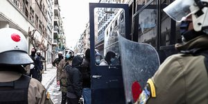 Προσαγωγές μετά την έφοδο στο υπουργείο Υγείας 