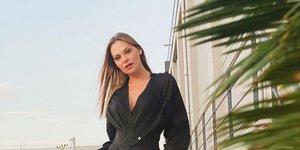 η Υβόννη Μπόσνιακ με ολόσωμη φόρμα