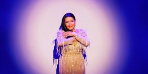 Η Ζωζώ Σαπουντζάκη με φόρεμα