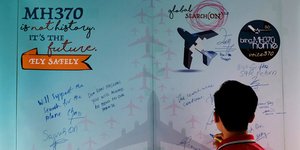 Πίνακας με συλλυπητήρια μηνύματα για τα θύματα της MH370 αναρτημένος στην Κουάλα Λουμπούρ της Μαλαισίας