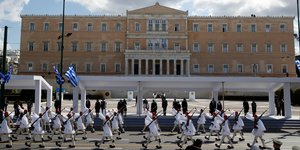 Στιγμιότυπο από την παρέλαση στο Σύνταγμα για τα 200 χρόνια από την 25η Μαρτίου 1821 