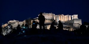Η φωτισμένη Ακρόπολη από την Πνύκα