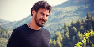 Ο Άκης Πετρετζίκης