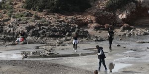 Τα νερά της θάλασσας έχουν τραβηχτεί μέσα