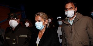 H Τζανίν Ανιες συνοδεύεται από την ασφάλεια