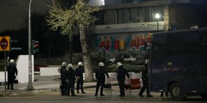 Αστυνομικός κλοιός έξω από την υπό κατάληψη Πρυτανεία του ΑΠΘ