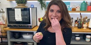 Ενοχλημένη η Αργυρώ Μπαρμπαρίγου με το πιάτο… αντιγραφής από άλλον σεφ