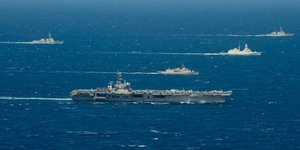 Aσκήσεις Ελλάδας-ΗΠΑ στη Μεσόγειο: Η φρεγάτα ΨΑΡΑ με το αεροπλανοφόρο «Αϊζενχάουερ»