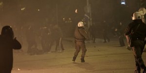 Αστυνομικοί σε επεισόδια στη Νέα Σμύρνη