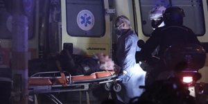 Νέα Σμύρνη: Στο «401» ο αστυνομικός που τραυματίστηκε στο κεφάλι