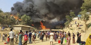Μπαγκλαντές: Πυρκαγιά ξέσπασε σε προσφυγικό καταυλισμό
