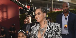 Η Blue Ivy με τη διάσημη μητέρα της, Μπιγιονσέ / Φωτογραφία: Chris Pizzello/Invision/AP