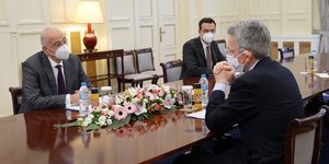 Δένδιας και Πάιατ σε συζήτηση στο ΥΠΕΞ