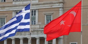 διερευνητικές επαφές σημαίες Ελλάδας και Τουρκίας