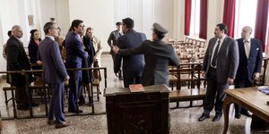 Η δίκη κατά του Μάνου Βόσκαρη στη σειρά «Άγριες Μέλισσες»