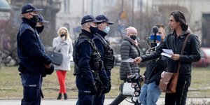 Έλεγχοι της αστυνομίας στην Πολωνία για την κατ' εξαίρεση μετακίνηση