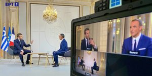 Ο Γάλλος πρόεδρος Εμανουέλ Μακρόν στη συνέντευξή του στον Νίκο Αλιάγα