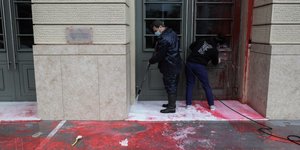 Aγνωστοι βανδάλισαν το Μουσείο Γουλανδρή στο Παγκράτι -Πέταξαν κόκκινες μπογιές