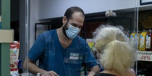 Τέλος στη συμμετοχή φαρμακοποιών στη διενέργεια των self test