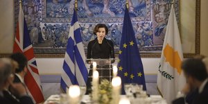 Η Φλοράνς Παρλί μιλάει στο δείπνο της ΠτΔ