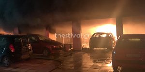 Πύρινη κόλαση από εμπρηστική επίθεση στη Θεσσαλονίκη