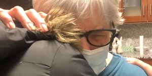 γιαγιά αγκαλιά