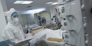 Γιατρός σε ΜΕΘ