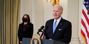 Ο Τζο Μπάιντεν μιλά στους δημοσιογράφους