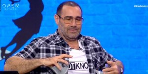Ο Αντώνης Κανάκης με πατερίτσες