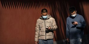 κινεζοι στο κινητο 