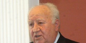 Ο σεισμολόγος Κώστας Παπαζάχος