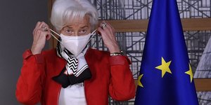 Κριστιν Λαγκάρντ κοκκινο σακακι